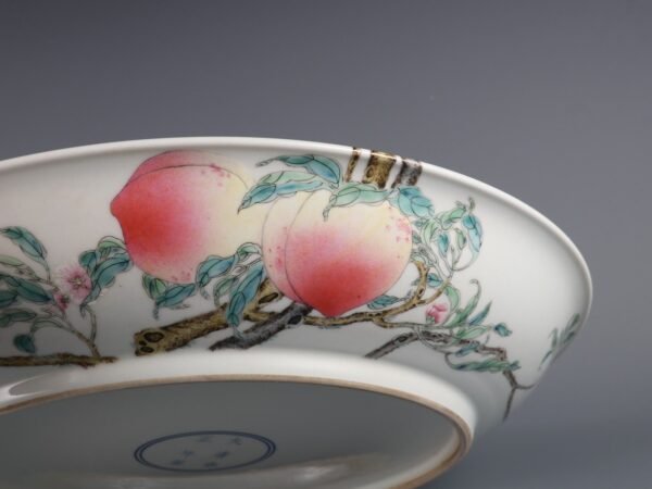 Qing Dynasty Yongzheng Period Famille Rose Wall-mounted Eight-Peach Pattern Large Plate - Image 7
