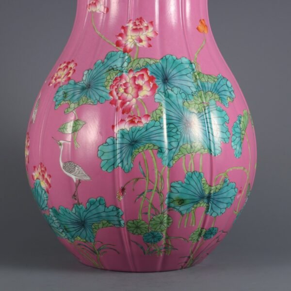 Vase with a Lotus and a Heron, Melon, and a Diamond Made in the Yongzheng Period of the Qing Dynasty - Image 3