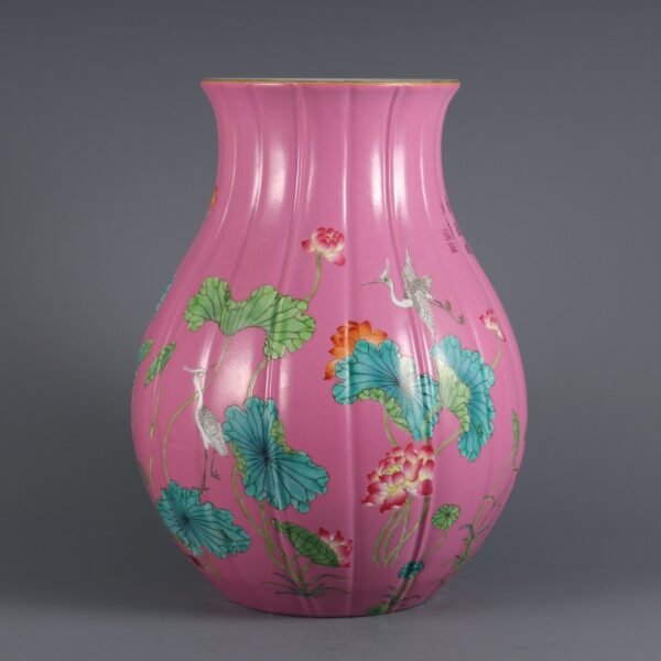 Vase with a Lotus and a Heron, Melon, and a Diamond Made in the Yongzheng Period of the Qing Dynasty - Image 4