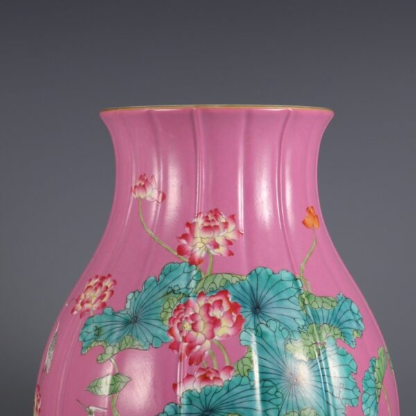 Vase with a Lotus and a Heron, Melon, and a Diamond Made in the Yongzheng Period of the Qing Dynasty - Image 5