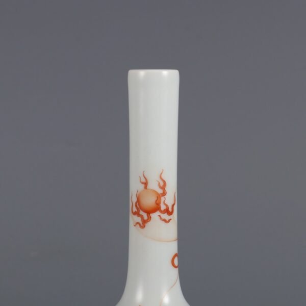 Qing Dynasty Yongzheng Period Famille Rose Fish-like Gentian Vase - Image 4