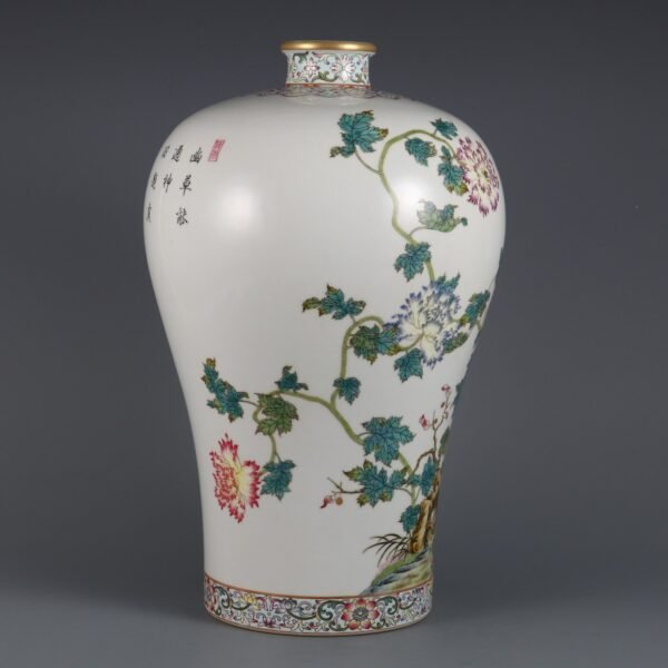 vase with flower and bird patterns and inscriptions in the Yongzheng period of the Qing Dynasty