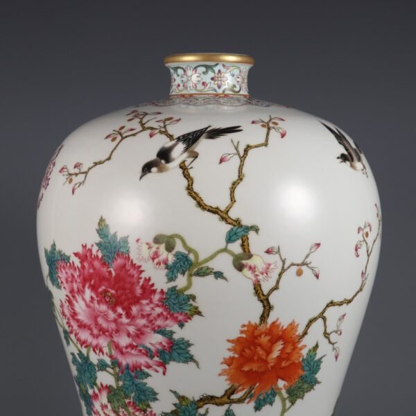 vase with flower and bird patterns and inscriptions in the Yongzheng period of the Qing Dynasty - Image 3