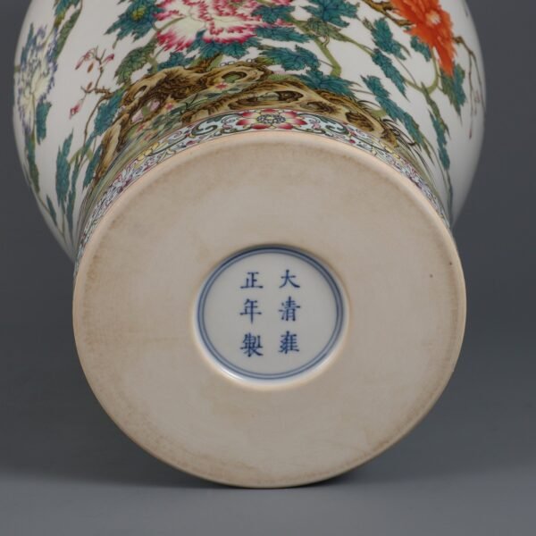 vase with flower and bird patterns and inscriptions in the Yongzheng period of the Qing Dynasty - Image 9