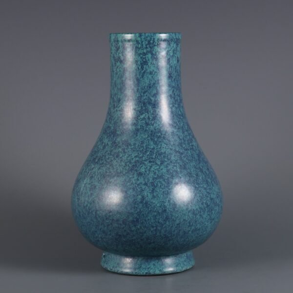 Qing Dynasty Yongzheng Rujun glaze belt bottle