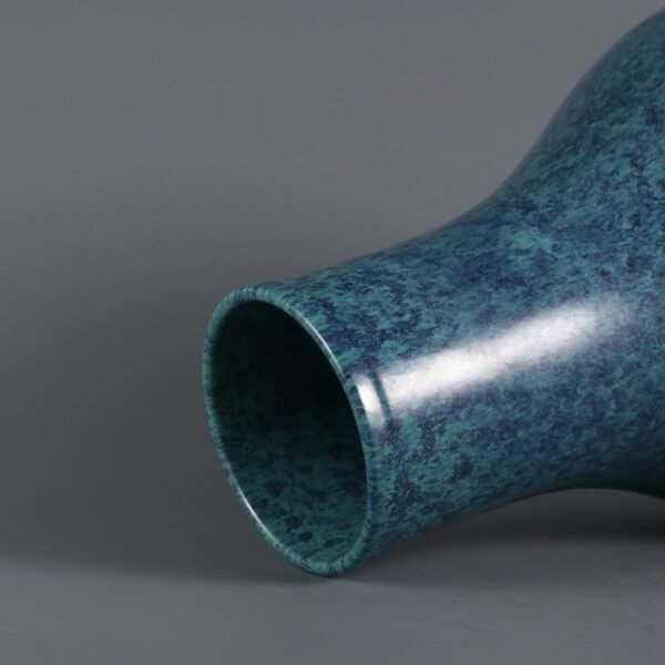 Qing Dynasty Yongzheng Rujun glaze belt bottle - Image 3