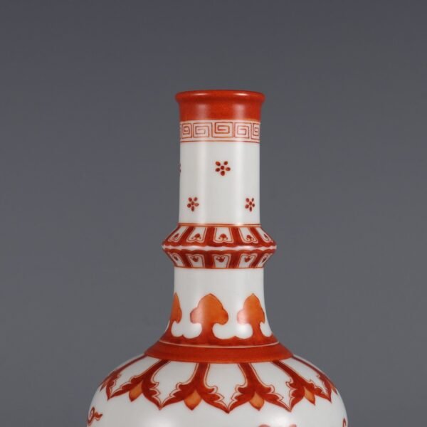 passionflower-patterned nectar bottles made in the Yongzheng period of the Qing Dynasty - Image 5