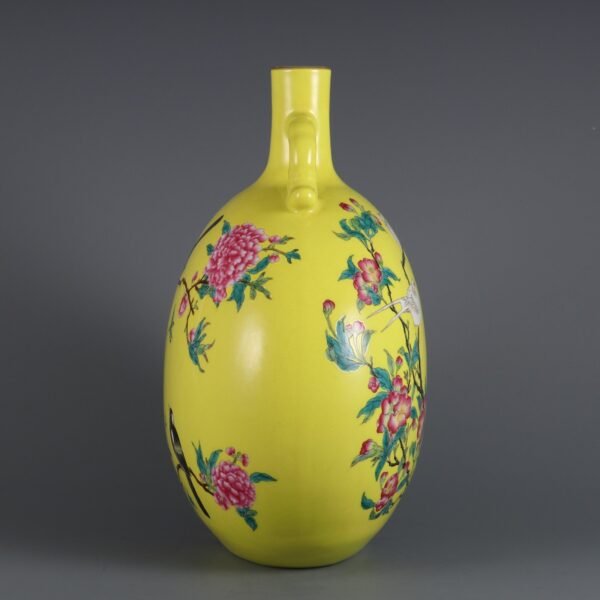 Qing Dynasty Yongzheng Period Lemon Yellow Ground Famille Rose Flower and Bird Pattern Moon Vase - Image 5