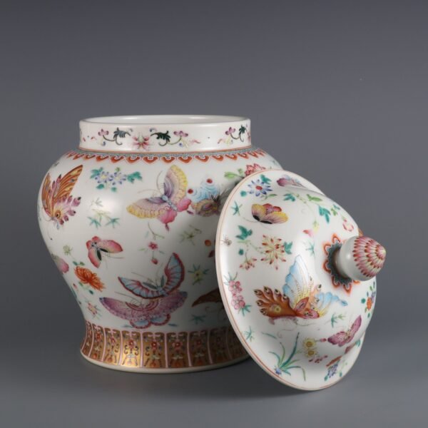 Qing Dynasty Qianlong period pink enamel butterfly pattern general jar