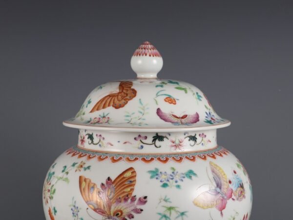 Qing Dynasty Qianlong period pink enamel butterfly pattern general jar - Image 2