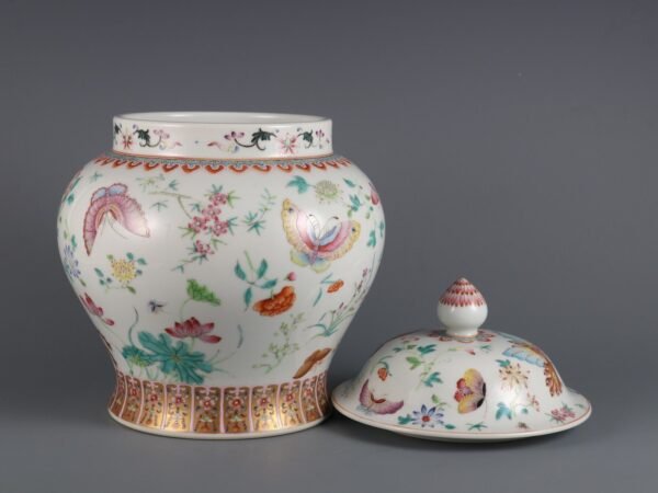 Qing Dynasty Qianlong period pink enamel butterfly pattern general jar - Image 4