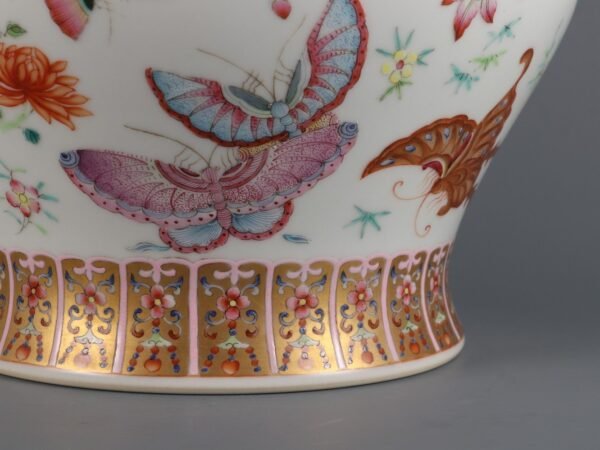 Qing Dynasty Qianlong period pink enamel butterfly pattern general jar - Image 7
