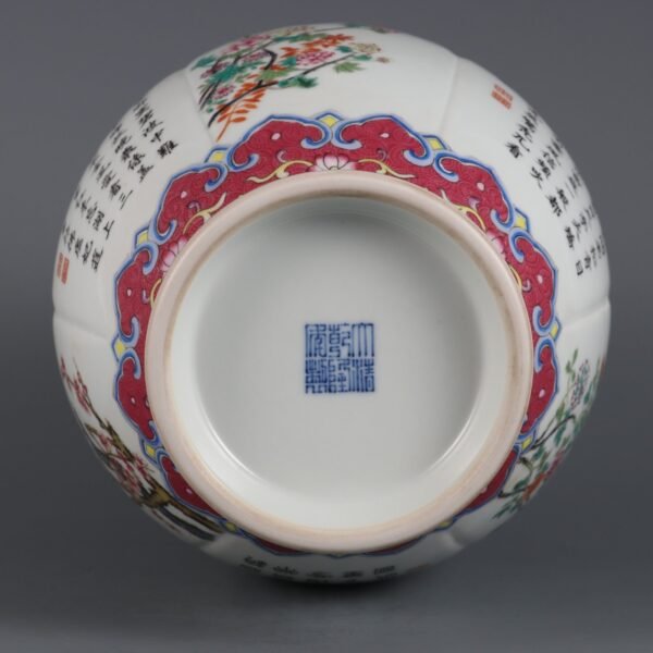 flowers and poems on melon-shaped ornamental vase made in the Qianlong period of the Qing Dynasty - Image 9