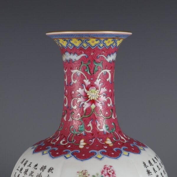 flowers and poems on melon-shaped ornamental vase made in the Qianlong period of the Qing Dynasty - Image 2