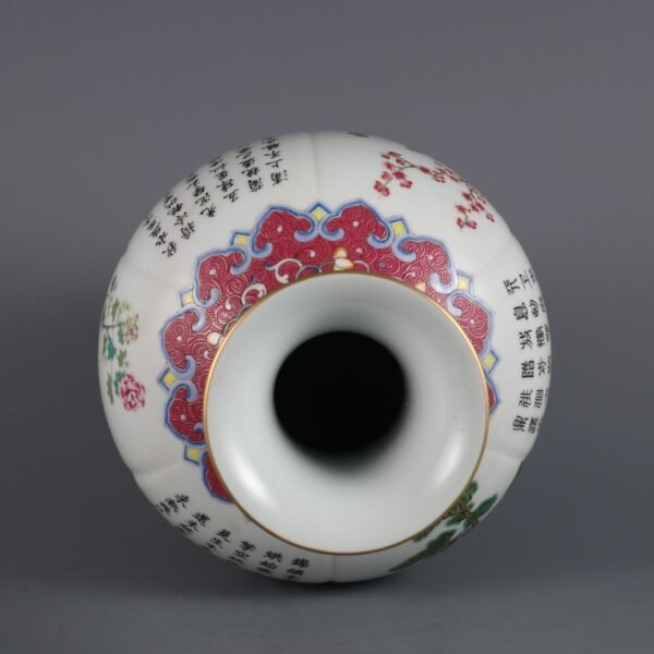 flowers and poems on melon-shaped ornamental vase made in the Qianlong period of the Qing Dynasty - Image 5
