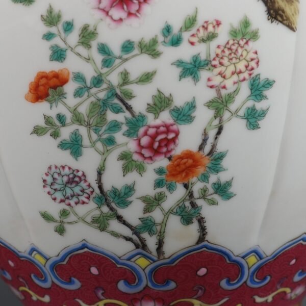 flowers and poems on melon-shaped ornamental vase made in the Qianlong period of the Qing Dynasty - Image 6