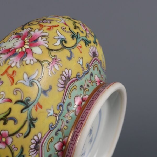 Qing Dynasty Yongzheng Period Green Ground Famille Rose Passionflower Pattern Mustard Vase - Image 6