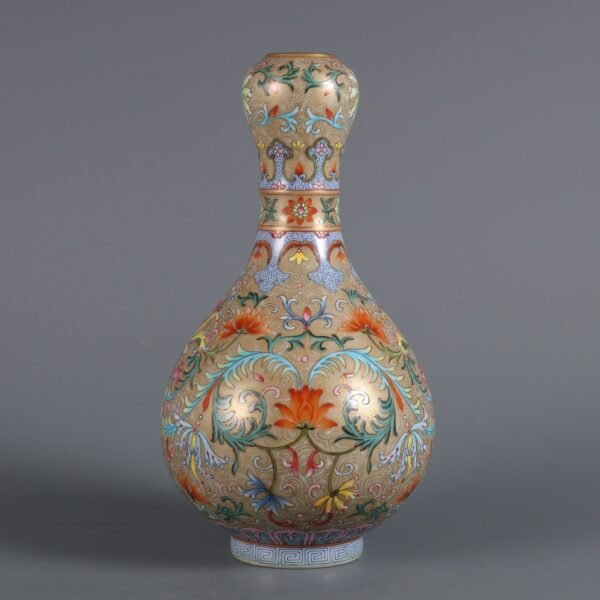 Qing Dynasty Qianlong period foreign color passionflower pattern gold phoenix tail grass garlic