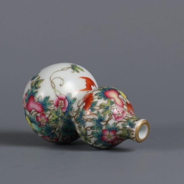 Qing Dynasty Qianlong period pink enamel gourd snuff bottle with fortune and luck pattern - Image 7