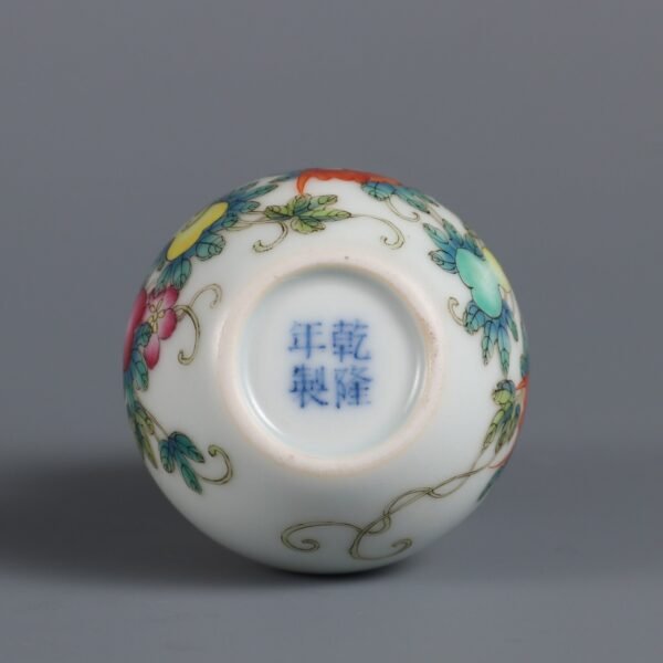 Qing Dynasty Qianlong period pink enamel gourd snuff bottle with fortune and luck pattern - Image 8