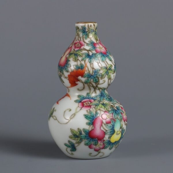 Qing Dynasty Qianlong period pink enamel gourd snuff bottle with fortune and luck pattern - Image 4