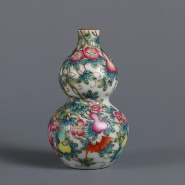 Qing Dynasty Qianlong period pink enamel gourd snuff bottle with fortune and luck pattern