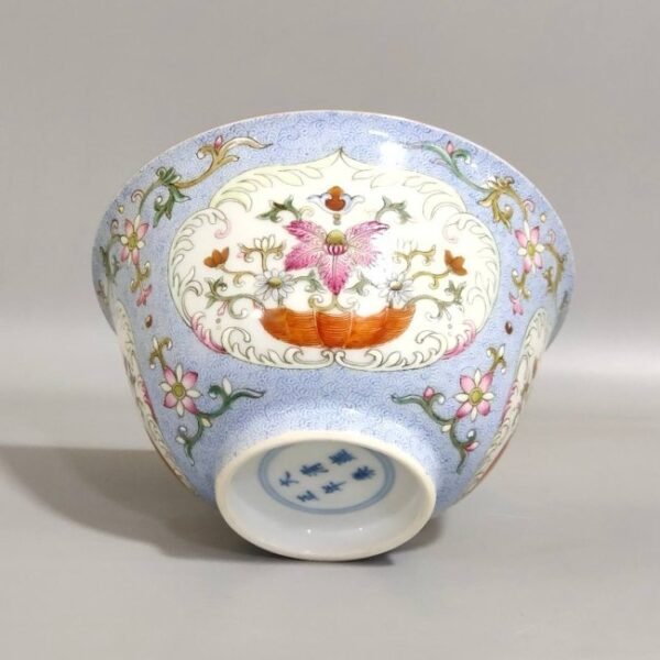 Qing Dynasty Yongzheng Phoenix Grass Window Flower Bowl - Image 2