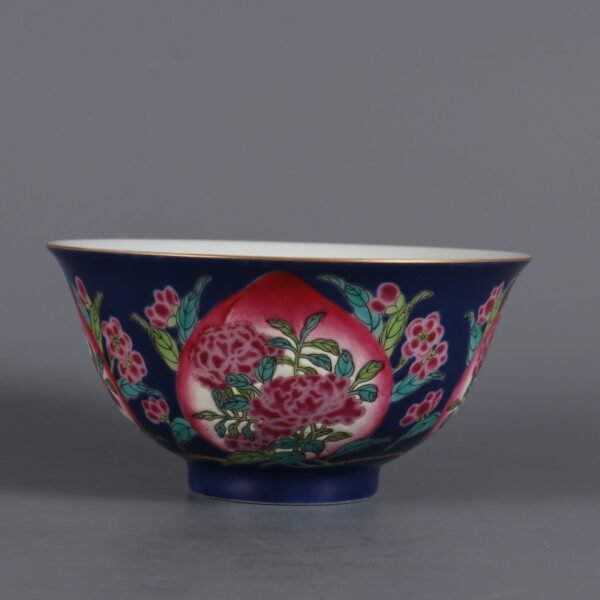 Qing Kangxi Emperor's blue enamel peony and peach pattern bowl