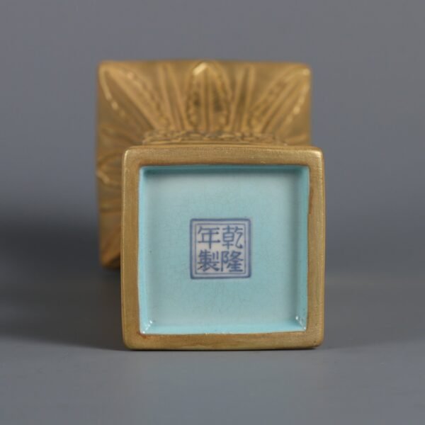 phoenix patterns made in gold during the reign of Emperor Qianlong of the Qing Dynasty - Image 9