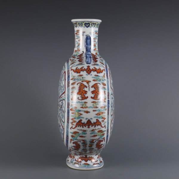 Doucai An Baxian Double-eared Large Flat Bottle Made in the Qianlong Period of the Qing Dynasty - Image 5