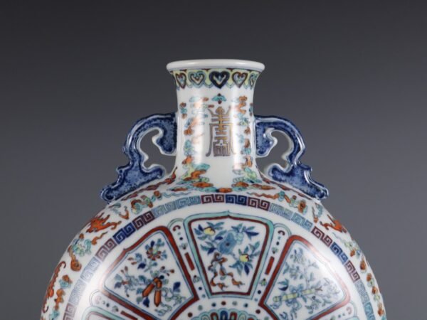 Doucai An Baxian Double-eared Large Flat Bottle Made in the Qianlong Period of the Qing Dynasty - Image 8
