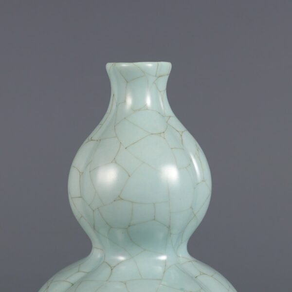 Qing Yongzheng Period Brother Glaze Modeling and Colored Boy Bringing Blessings Gourd Bottle - Image 5