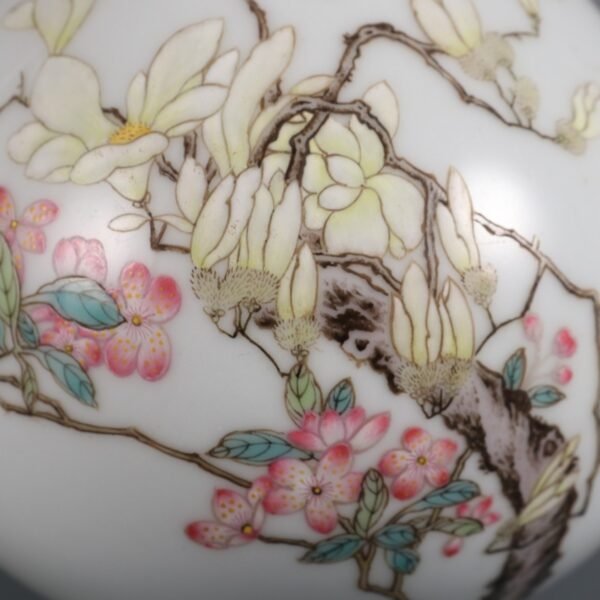 Qing Dynasty Qianlong period famille rose flower and bird pattern gallbladder vase - Image 7