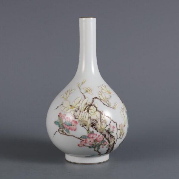 Qing Dynasty Qianlong period famille rose flower and bird pattern gallbladder vase - Image 3