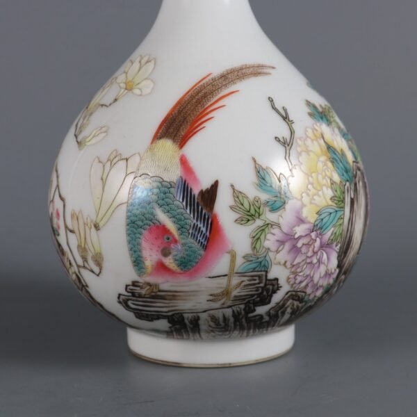 Qing Dynasty Qianlong period famille rose flower and bird pattern gallbladder vase - Image 6