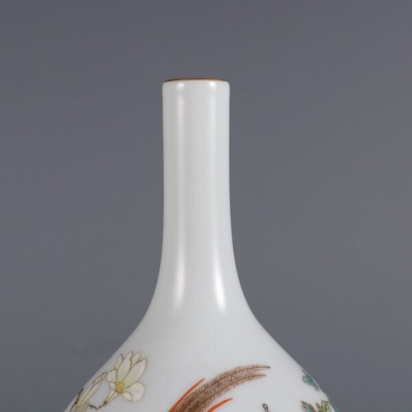 Qing Dynasty Qianlong period famille rose flower and bird pattern gallbladder vase - Image 5