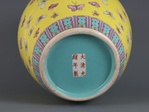 jar with butterfly patterns made in the Guangxu period of the Qing Dynasty - Image 8