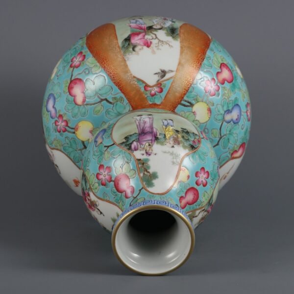 vase with a group of immortals and a ribbon, made in the Qianlong period of the Qing Dynasty - Image 4