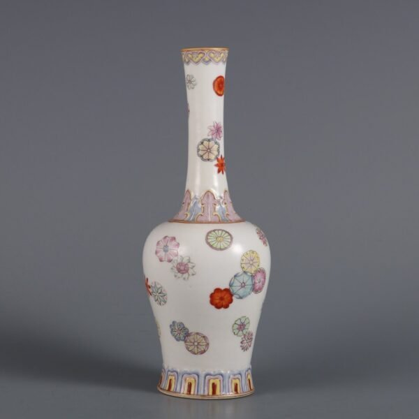 Made in the Daoguang Period of the Qing Dynasty with a carved bell-shaped vase
