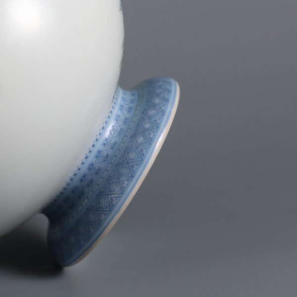 Qing Dynasty Qianlong period enameled emerald-rimmed longevity pattern vase - Image 4
