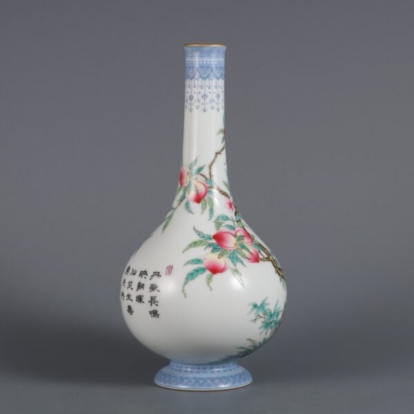 Qing Dynasty Qianlong period enameled emerald-rimmed longevity pattern vase - Image 2