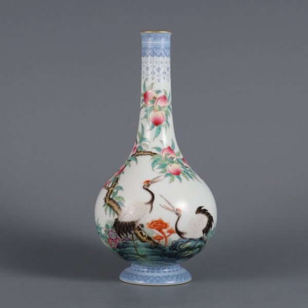 Qing Dynasty Qianlong period enameled emerald-rimmed longevity pattern vase