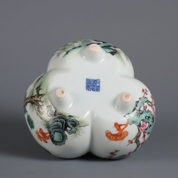 Qing Dynasty Qianlong period powder enamel winter three friends three-legged washing machine - Image 7