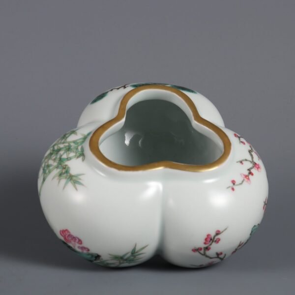 Qing Dynasty Qianlong period powder enamel winter three friends three-legged washing machine - Image 6