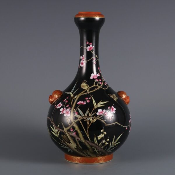 pattern double animal ears garlic vase made in the Yongzheng period of the Qing Dynasty