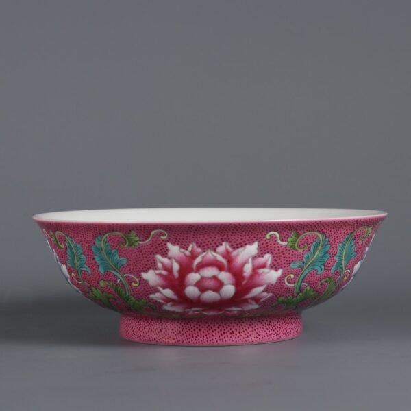 A bowl with rouge-red ground and lotus-pattern made by Emperor Kangxi of the Qing Dynasty - Image 3