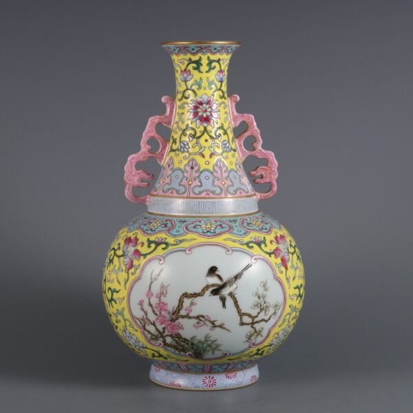 double-eared vase with flower and bird patterns, made in the Qianlong period of the Qing Dynasty - Image 2