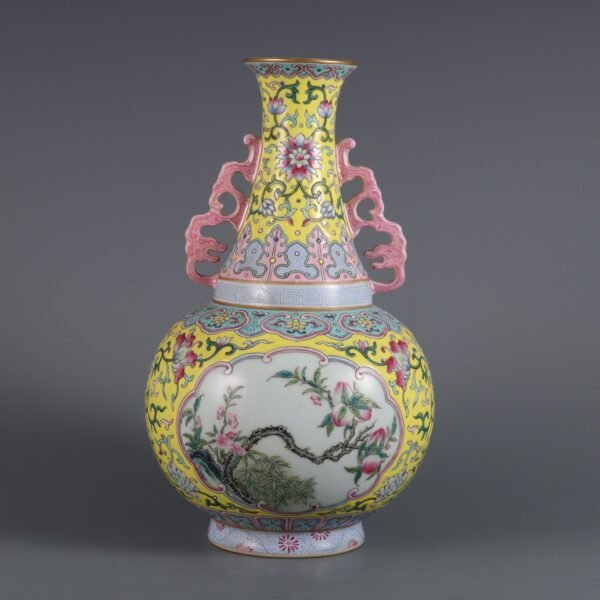 double-eared vase with flower and bird patterns, made in the Qianlong period of the Qing Dynasty
