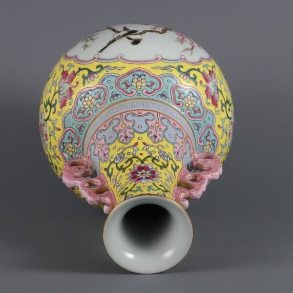 double-eared vase with flower and bird patterns, made in the Qianlong period of the Qing Dynasty - Image 7