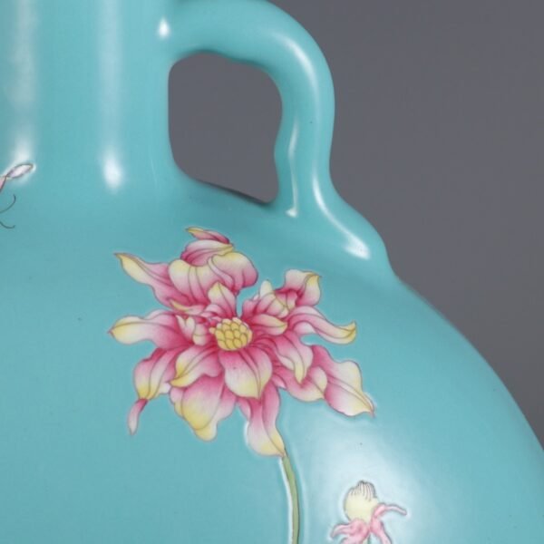 Qing Dynasty Qianlong period turquoise green ground pastel flower pattern double handle moon vase - Image 6
